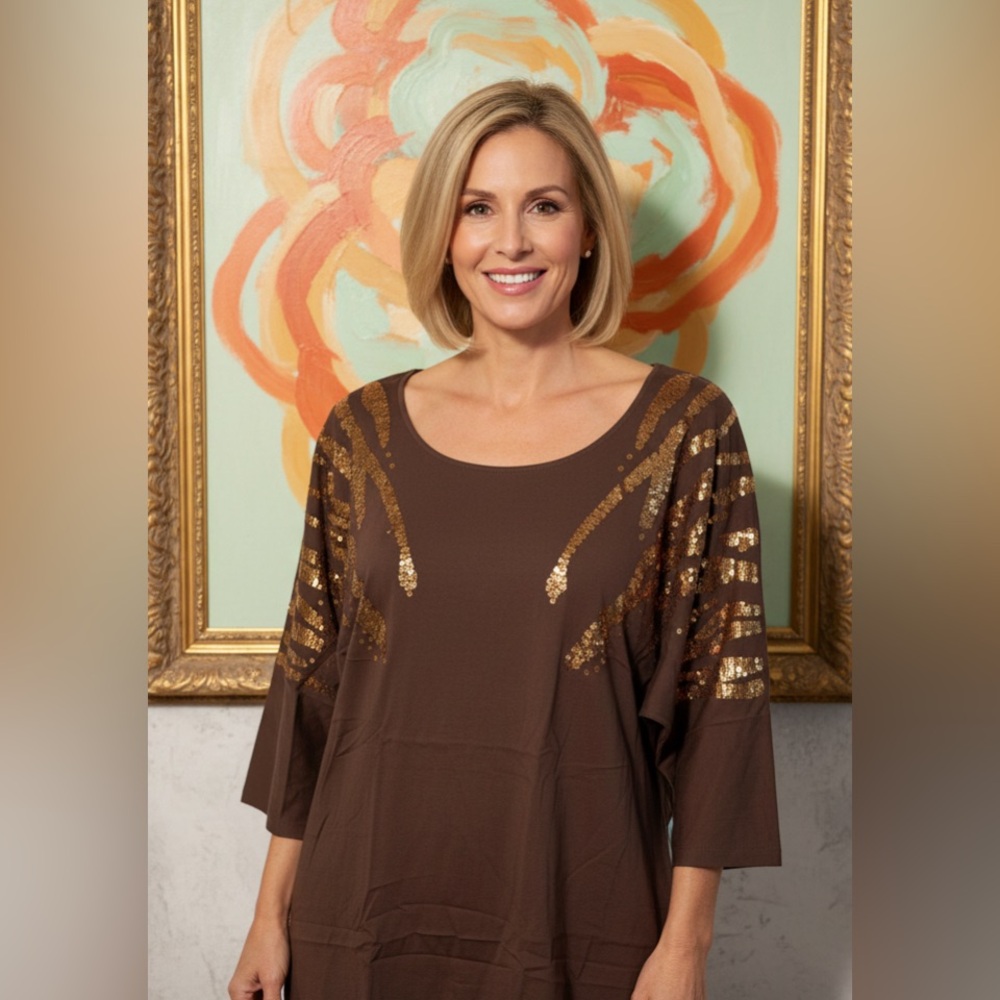 2 for $15 NWT Roaman’s with Gold Circle Design Top